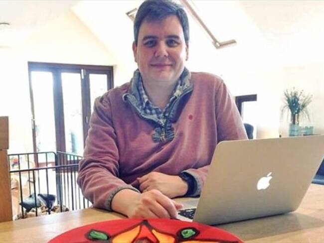 Simon Daykin ha creado su propio hogar inteligente. Foto: BBC Mundo