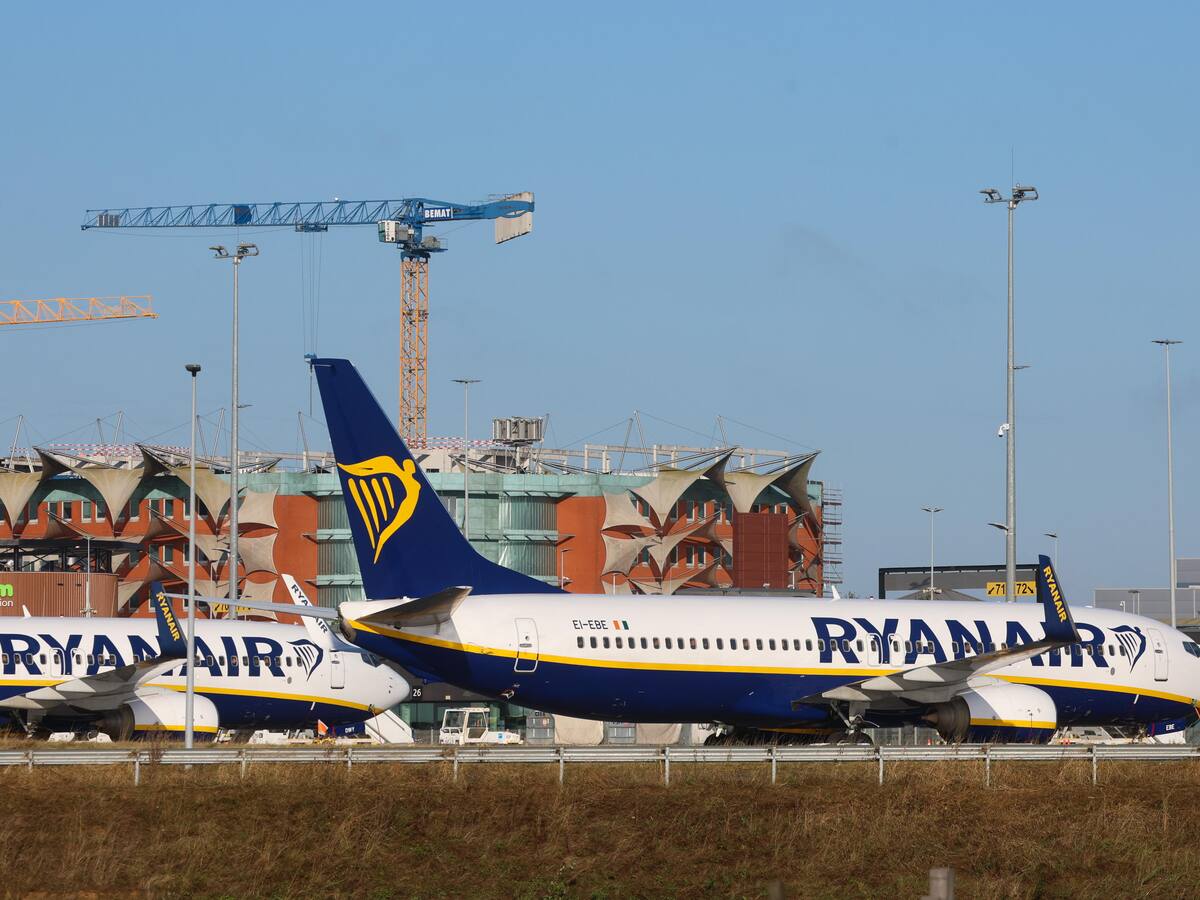 Un avión de Ryanair fue evacuado en Brindisi, Italia, por incendio en uno de sus motores