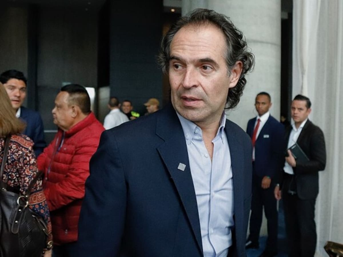 No nos vamos hasta reponer daños: alcalde de Medellín tras inundación en barrio Santa Cruz