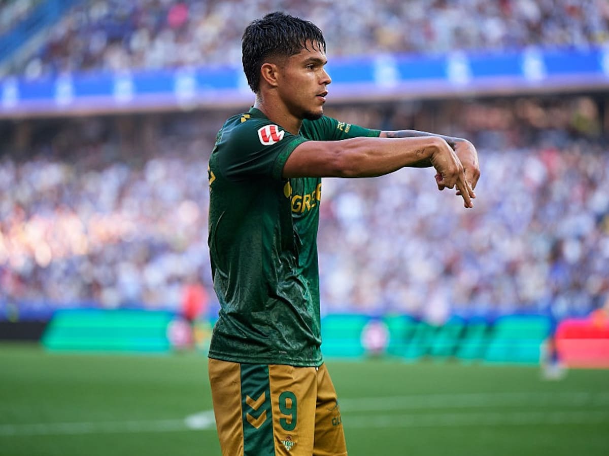 Video: Cucho Hernández marcó golazo tras asistencia de Nelson Deossa en empate de Real Betis