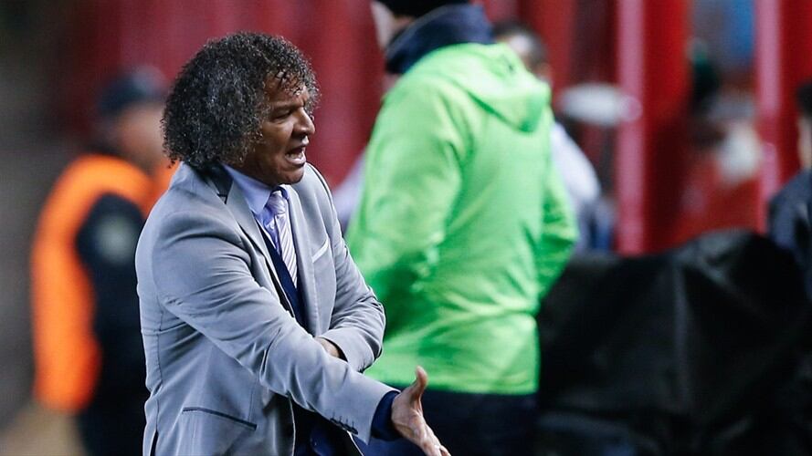 En el minuto 83, Alberto Gamero se giró y golpeo a su asistente. Foto: Agencia EFE