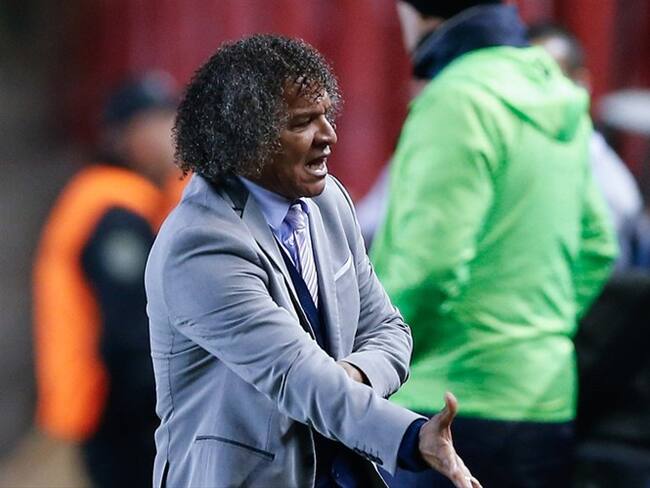 En el minuto 83, Alberto Gamero se giró y golpeo a su asistente. Foto: Agencia EFE