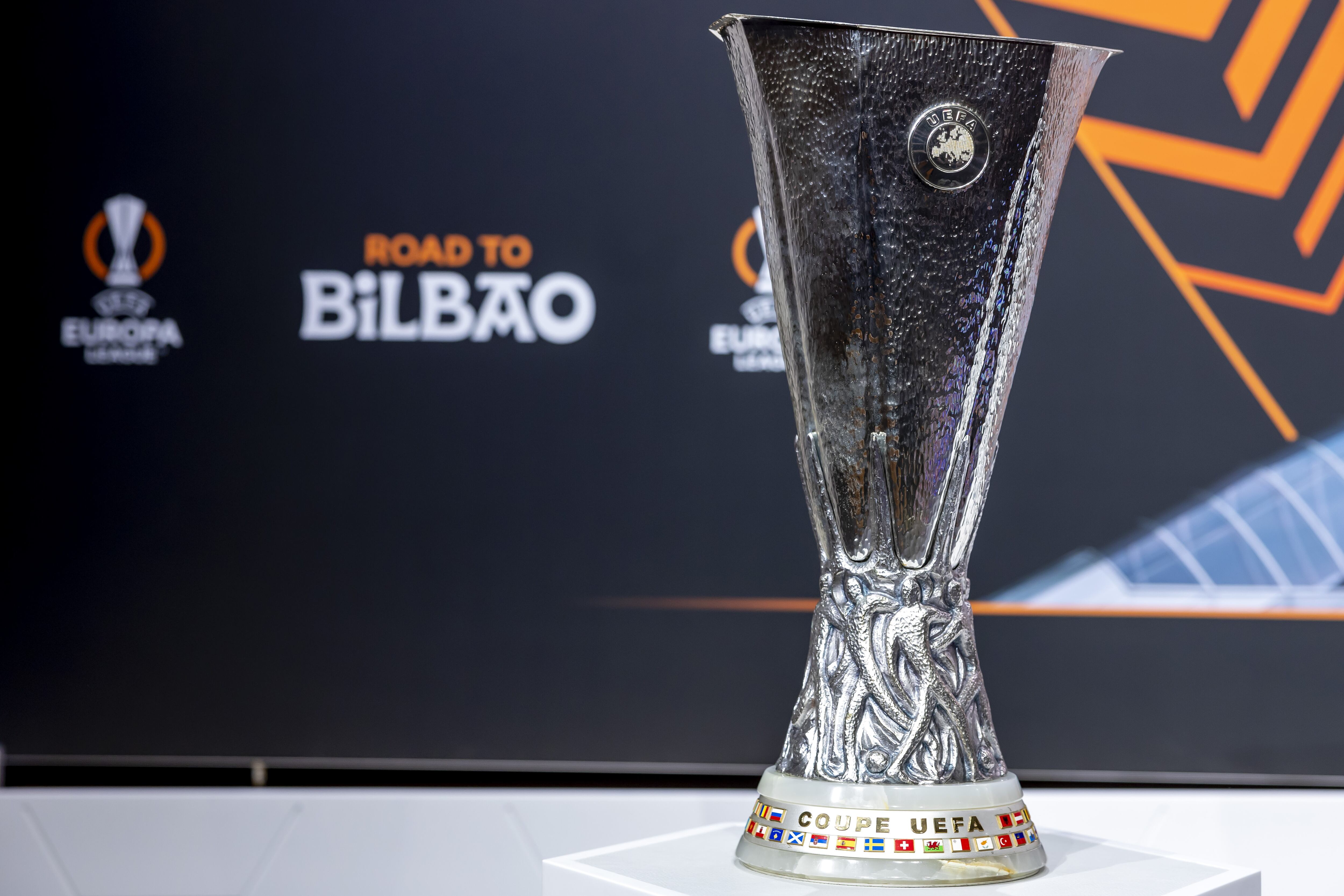 Trofeo de la UEFA Europa League. FOTO: EFE/EPA/SALVATORE DI NOLFI