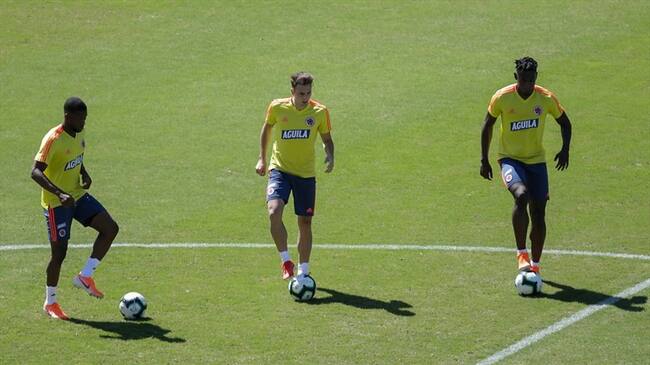 hon Lucumí (Izquierda) Santiago Arias (Centro9 y Duván Zapata (Derecha) . Foto: Colprensa