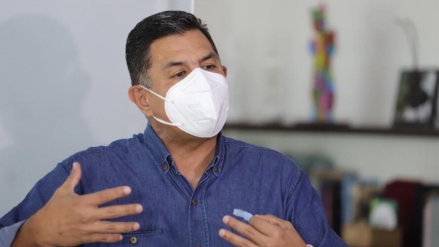 La nueva normativa determina que una persona por familia podrá salir a comprar bienes de primera necesidad teniendo en cuenta el pico y cédula. Foto: Alcaldía de Cali