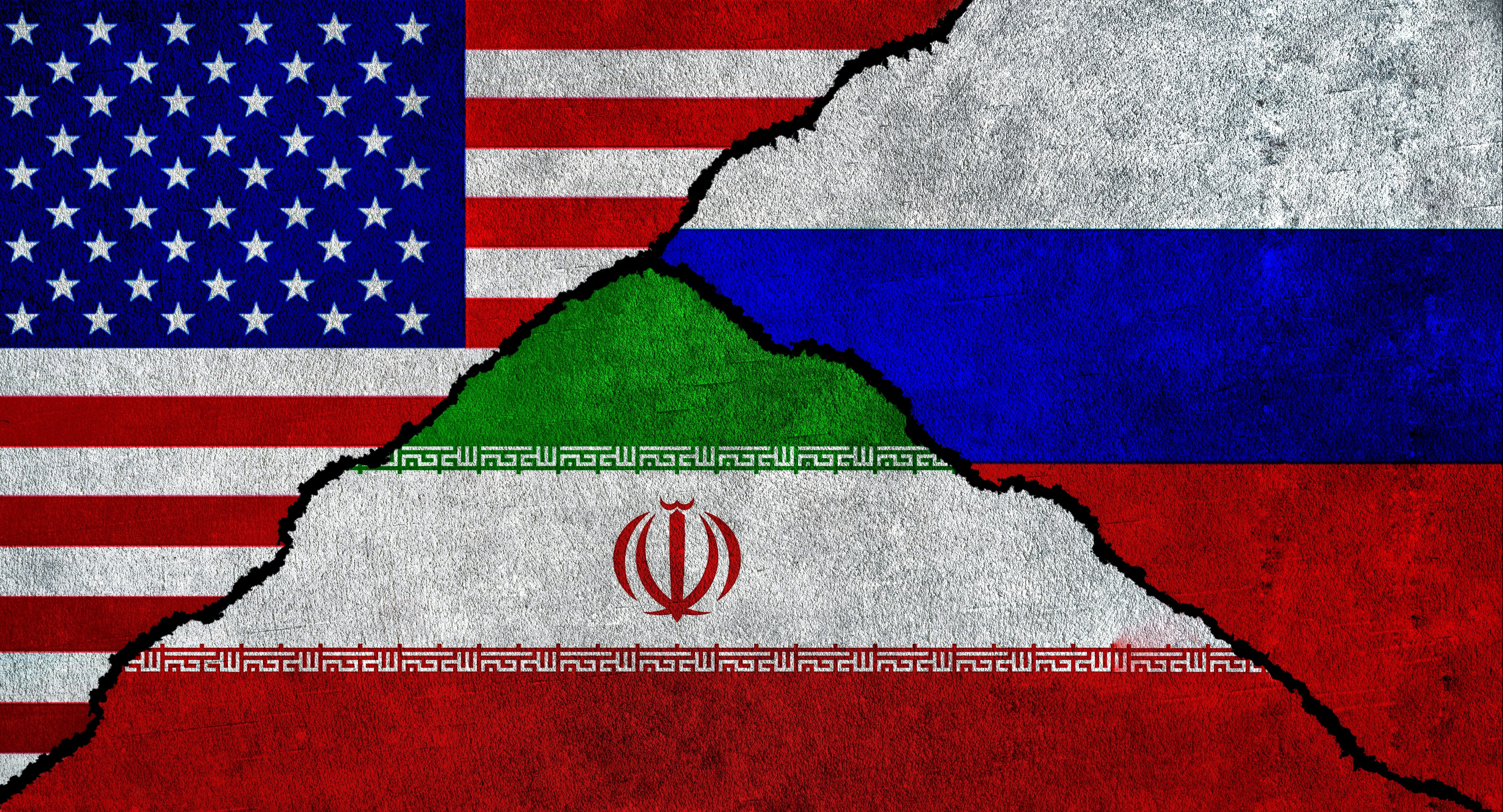 Banderas de Rusia, Irán y Estados Unidos, imagen de referencia - Getty Images