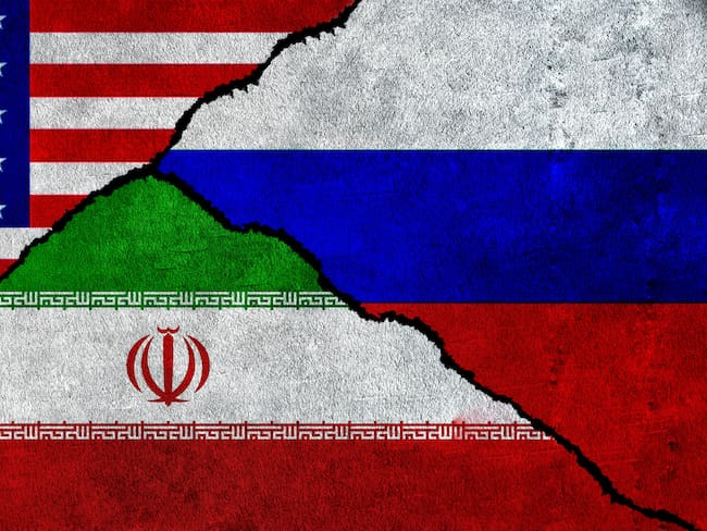 Banderas de Rusia, Irán y Estados Unidos, imagen de referencia - Getty Images