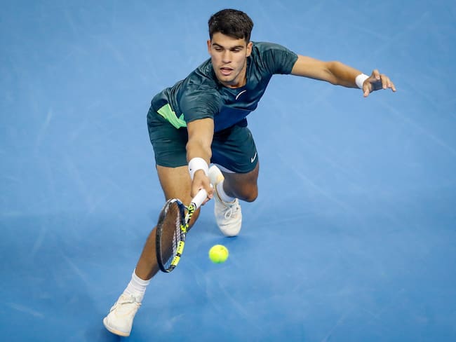 Beijing (China), 29/09/2023.- Carlos Alcaraz of Spain in action during his first round match against Yannick Hanfmann of Germany in the China Open tennis tournament in Beijing, China, 29 September 2023. (Tenis, Alemania, España) EFE/EPA/MARK R. CRISTINO