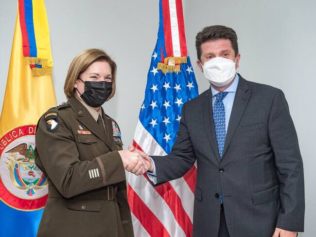 El ministro de Defensa, Diego Molano, y Laura J. Richardson, comandante del Comando Sur de los Estados Unidos / Cortesía: Ministerio de Defensa