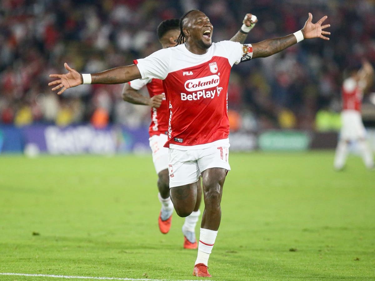 Santa Fe goleó 3-0 Fortaleza con triplete de Hugo Rodallega