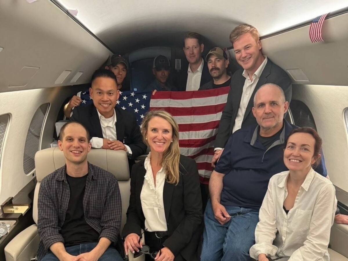 La primera foto de los estadounidenses liberados por Rusia en intercambio de prisioneros
