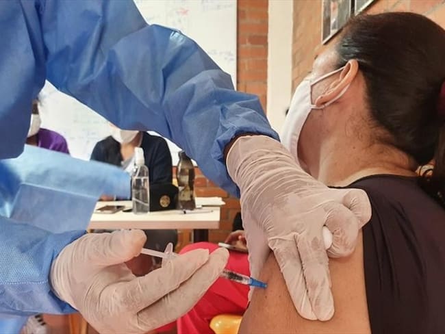 Se espera en pocos días el gobierno nacional haga el envío de vacunas para completar esquemas de vacunación con pfizer. Foto: Gobernación del Valle del Cauca