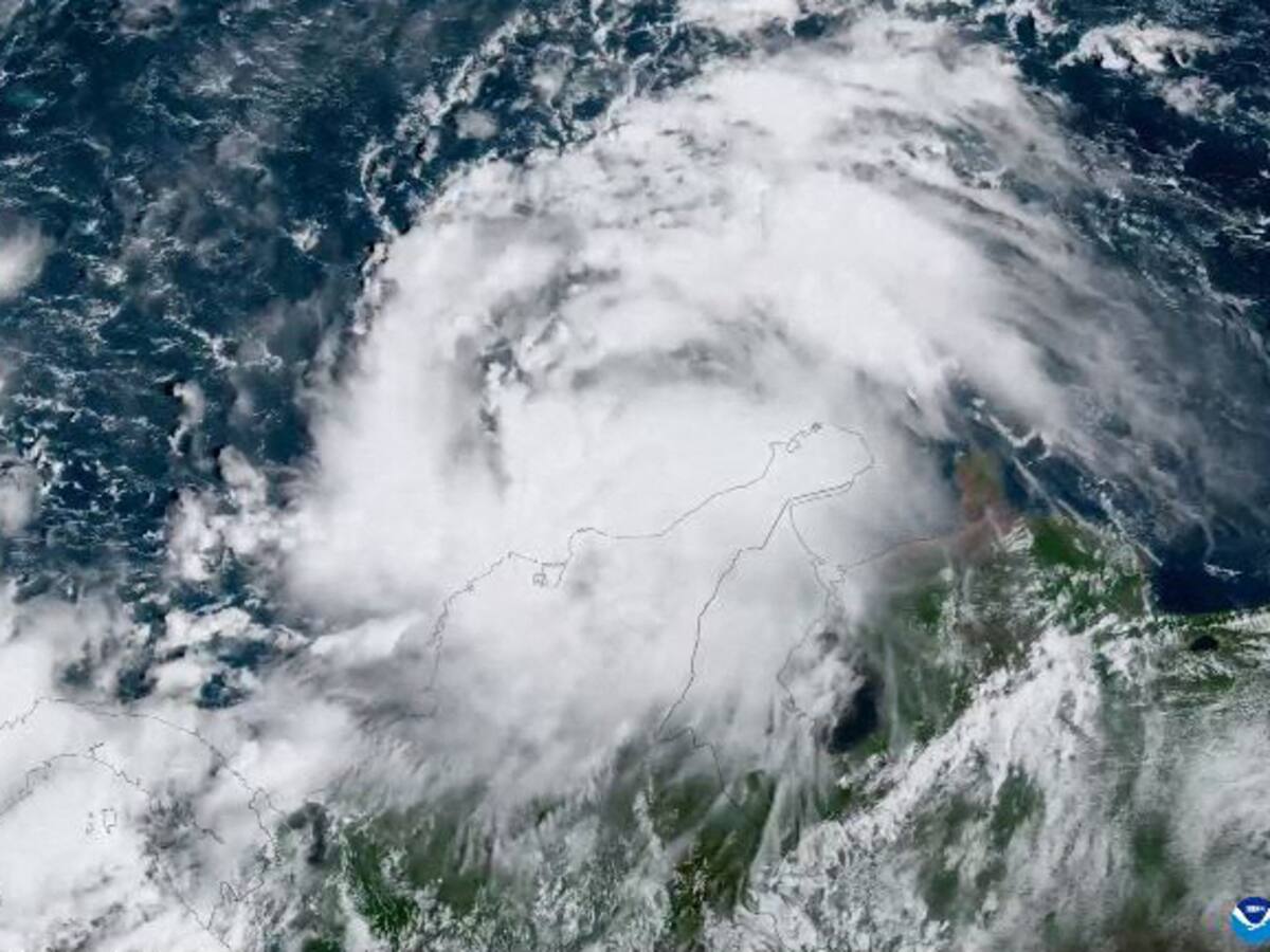 Julia se convirtió en huracán categoría 1