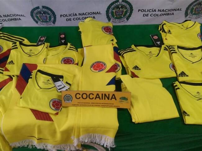 En El Dorado incautan camisetas de la selección Colombia con cocaína. Foto: Policía