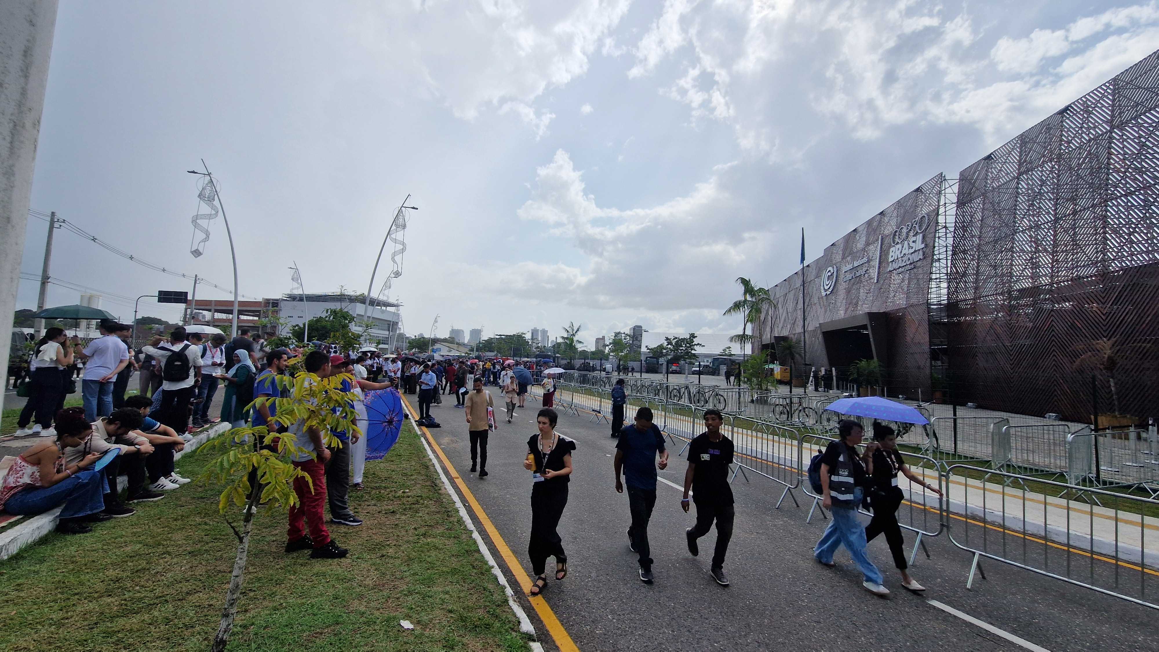 Evacuados tras el incendio en La Cop-30. Foto: Larissa Schwedes/picture alliance via Getty Images