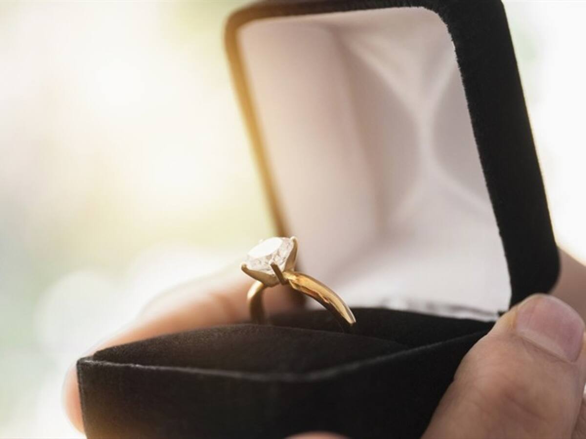 Mujer demanda a su novio por no proponerle matrimonio