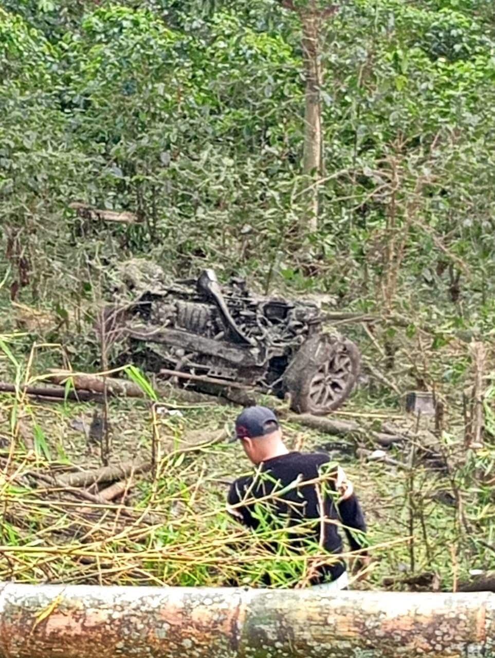 Ejército y la Policía realizaron un patrullaje y hallaron, a 400 metros del puesto policial, un vehículo detonado con explosivos. Crédito: Policía Nacional.