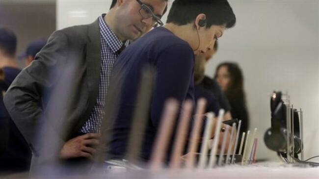 El problema se presenta cuando el iPhone 6s se apaga de repente a pesar de haber sido cargado previamente. Foto: AP - Tomada de BBC Mundo