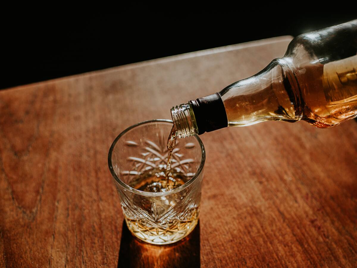 Nueva alerta del Invima sobre licor adulterado en Colombia: ojo con estas marcas