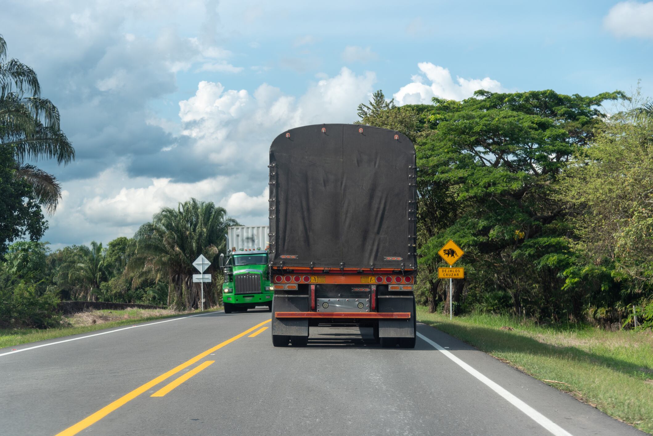 Vehículos de carga en Colombia. Foto: Getty Imgages.