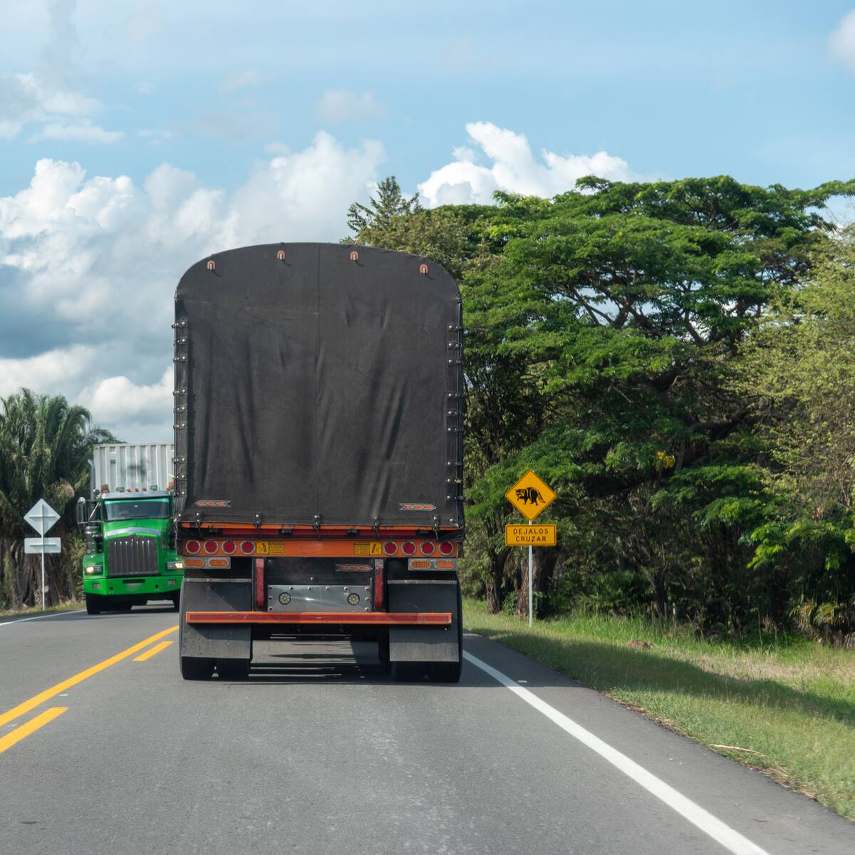 Restricción para vehículos de carga en Bogotá: vías y horarios para junio 2025