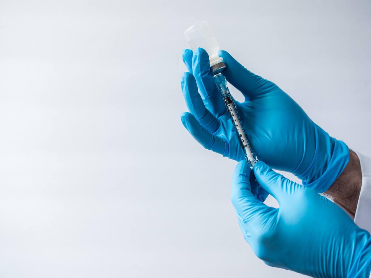 Vacuna contra el herpes zóster podría retrasar la demencia, según estudio