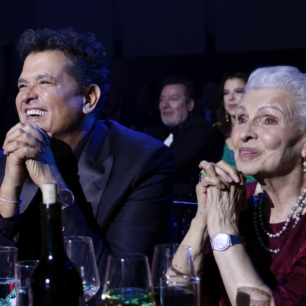 Nos llena de orgullo: la emotiva reacción de mamá de Carlos Vives, elegido Persona del Año