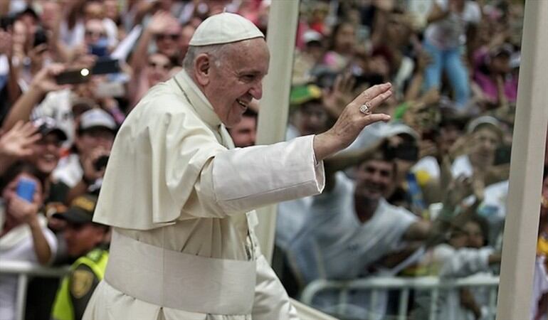 El papa pide a los colombianos un estilo de vida sin violencia y de paz. Foto: Colprensa