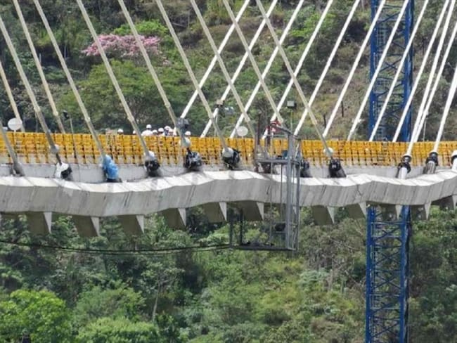 El puente Hisgaura de Sacyr en Santander se encogió, se encrespó y se volvió un acordeón. Foto: Primera Página