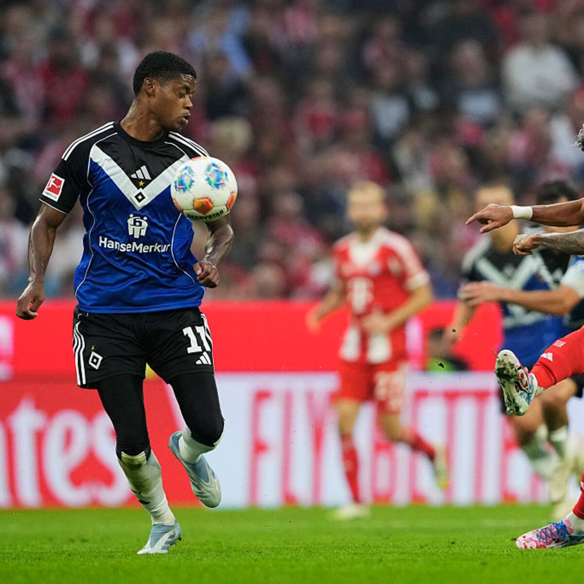Tras nueva goleada 5-0 contra Hamburgo, el Bayern de Luis Díaz ya lidera en solitario la Bundesliga