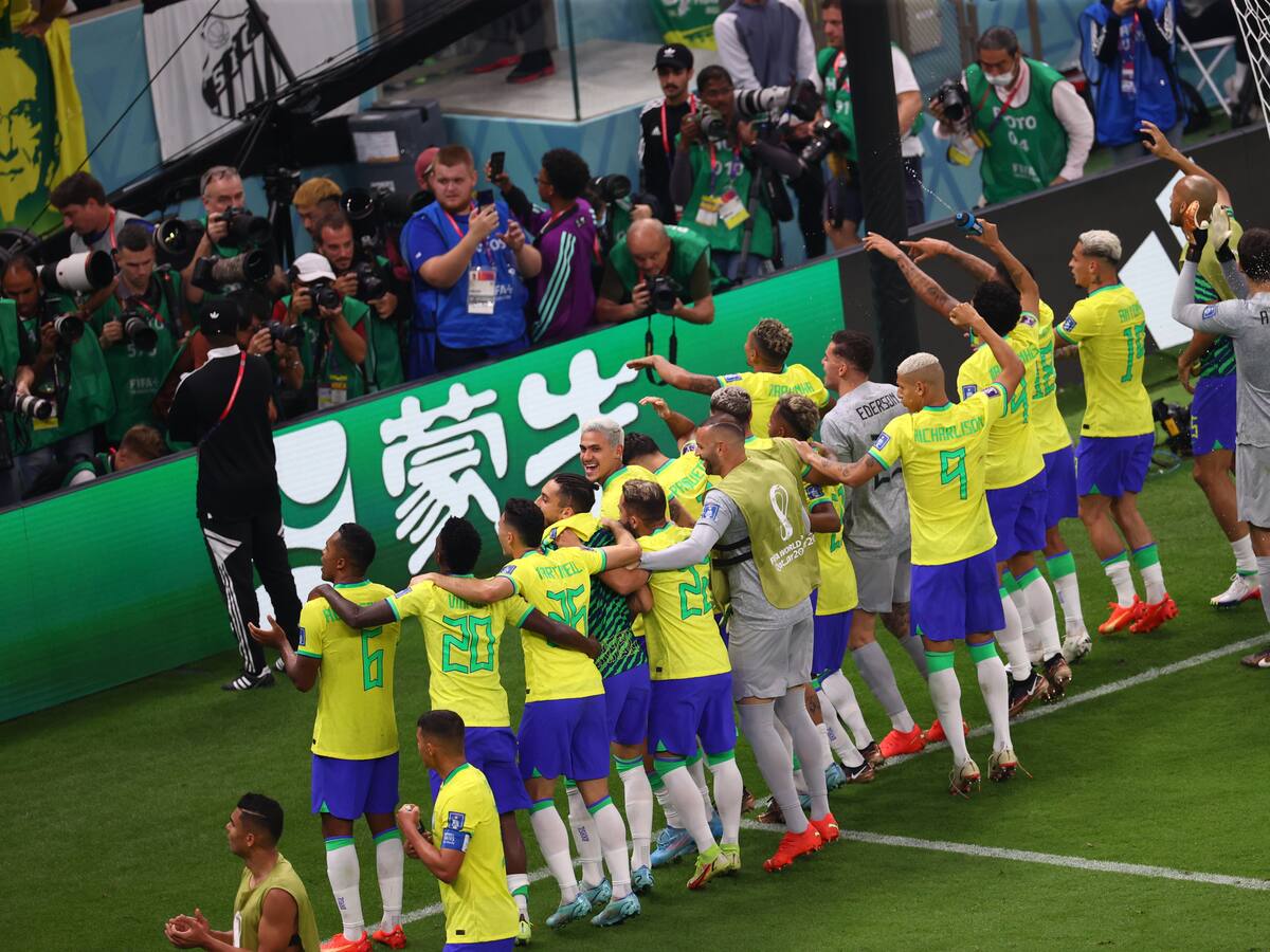 Un Brasil paralizado va a la euforia con su primera victoria en el Mundial