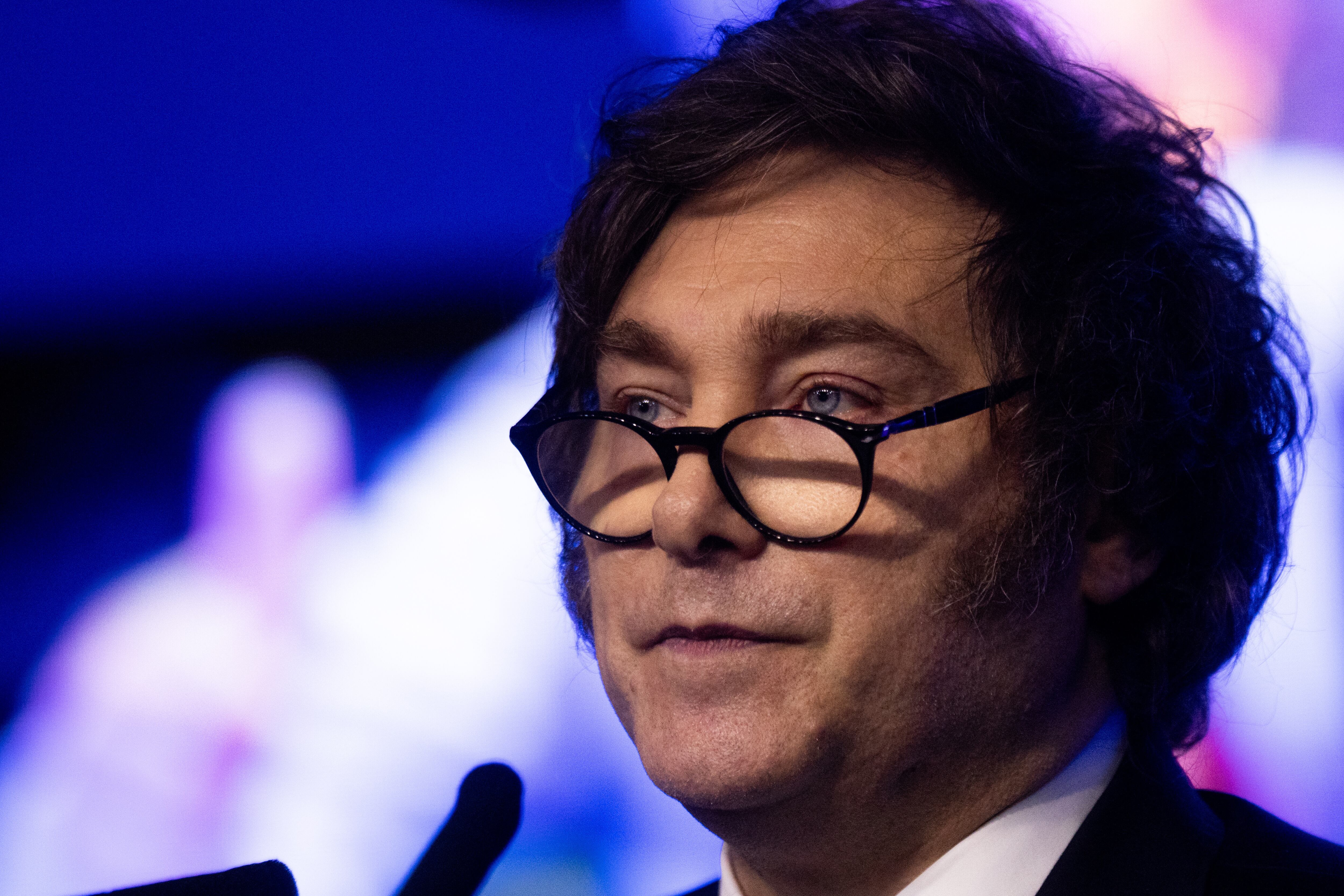 El presidente Javier Milei habla tras la victoria en las elecciones a medio término en octubre de 2025. FOTO: Tomas Cuesta/Getty Images