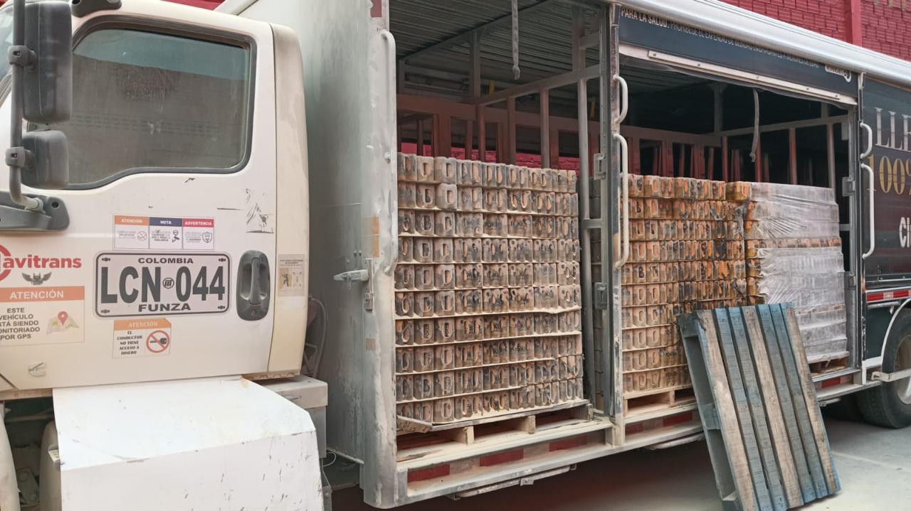 Camión distribuidor de cerveza incinerado en frontera. / Foto: Ejército Nacional.
