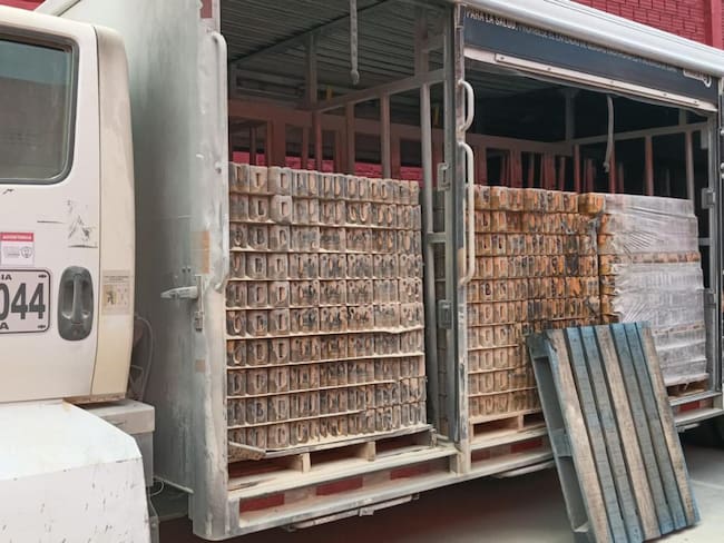 Camión distribuidor de cerveza incinerado en frontera. / Foto: Ejército Nacional.