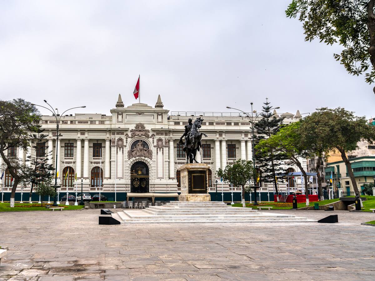 Congreso de Perú investiga escándalo por presunta red de prostitución interna