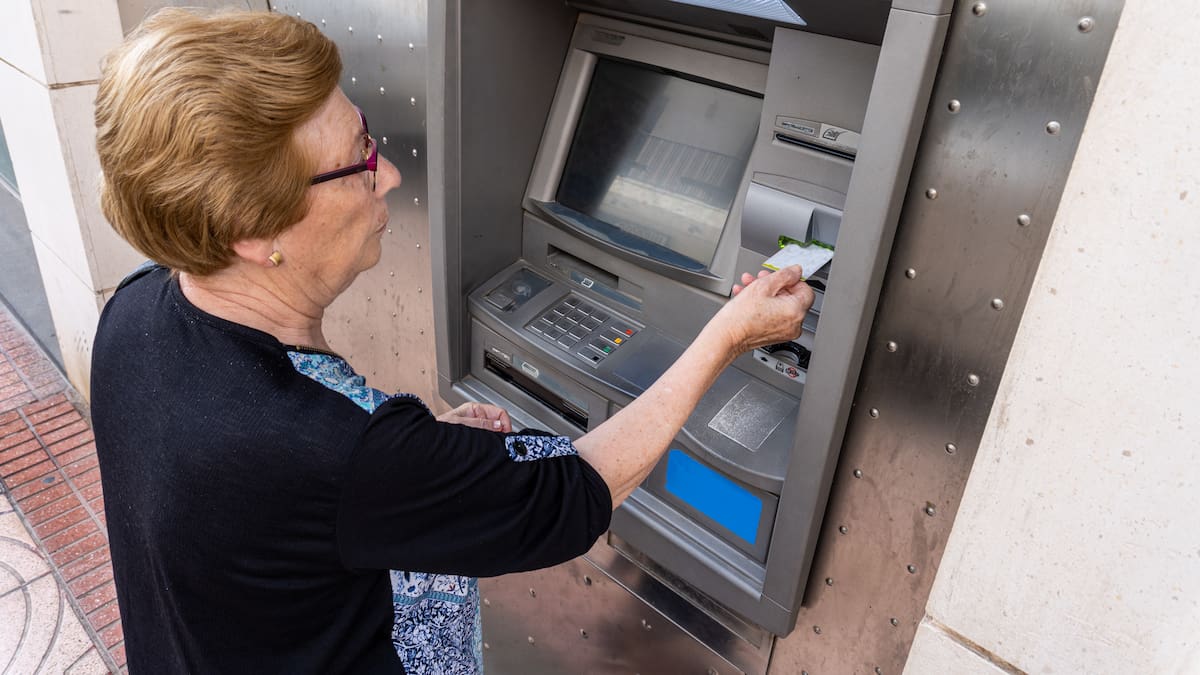 ¿Cuánto debe aportar a pensión para recibir 2 SMLMV de mesada?