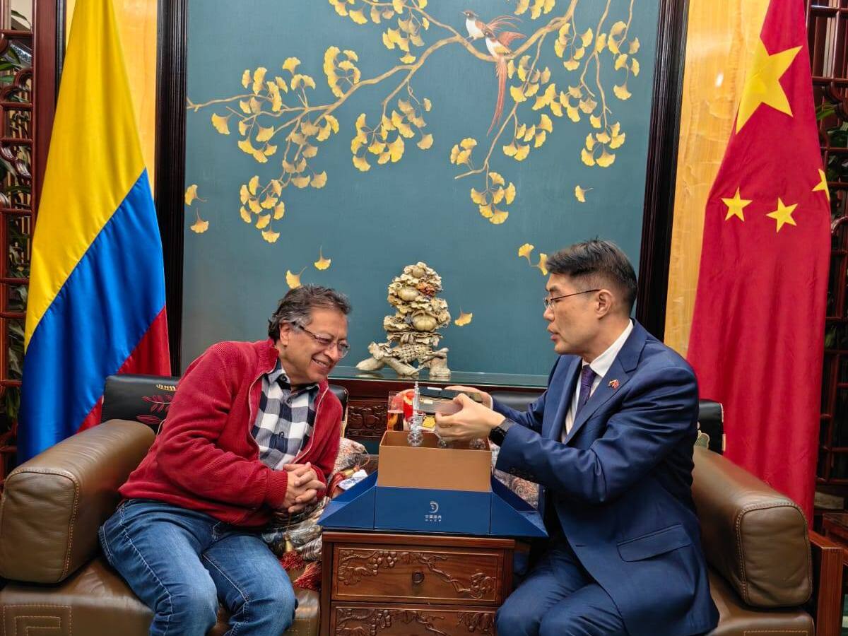 Petro se reunió con el embajador de China para preparar la Celac con ese país