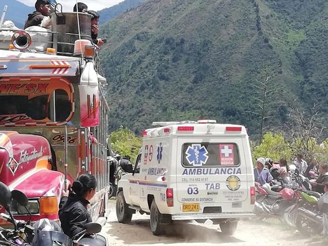La emergencia se presentó en la vereda Chachacué, Resguardo de Tálaga, donde una camioneta se fue a un abismo. Un menor se encuentra en delicadas condiciones. Foto: Cortesía Nasa Tierradentro