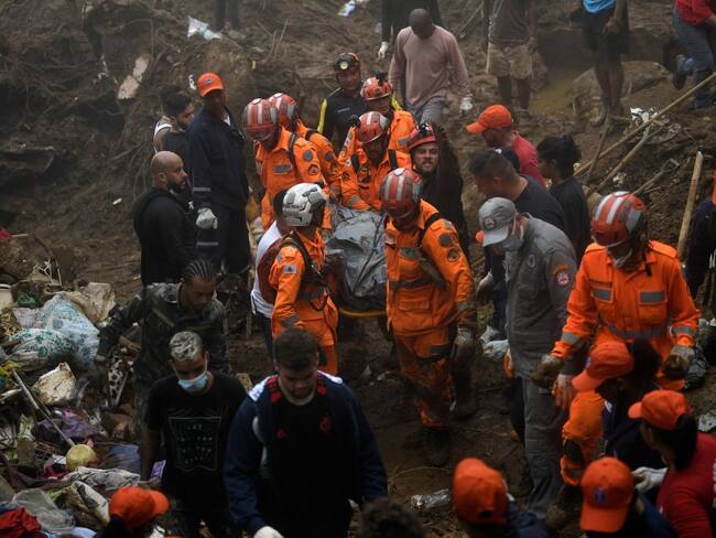 Tragedia en Petrópolis, Brasil (Photo by MAURO PIMENTEL / AFP) (Photo by MAURO PIMENTEL/AFP via Getty Images)