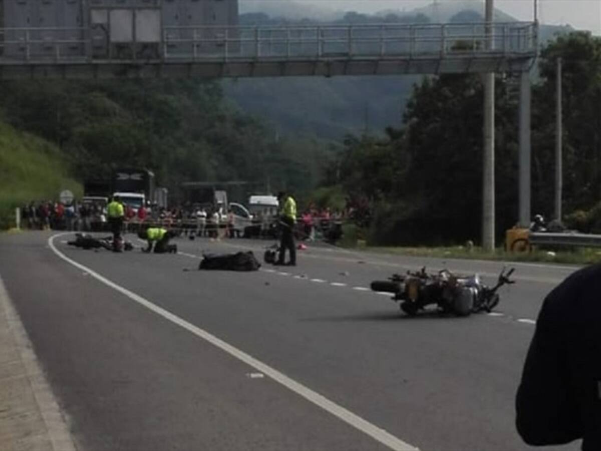 Dos motociclistas fallecieron en un accidente de tránsito en la vía Manizales - Medellín