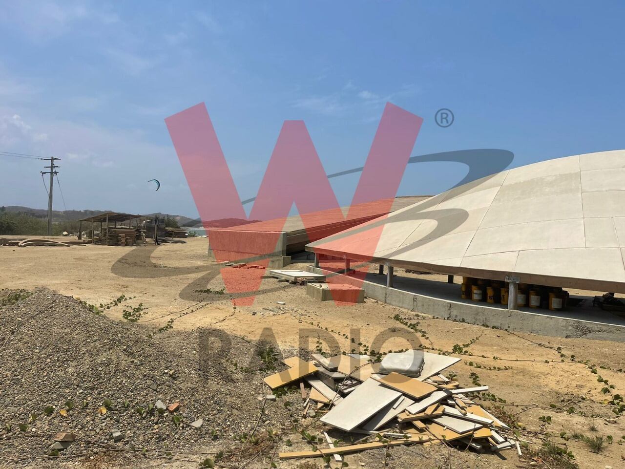 La obra inconclusa del Centro de Deportes Náuticos Salinas del Rey. Foto: W Radio.