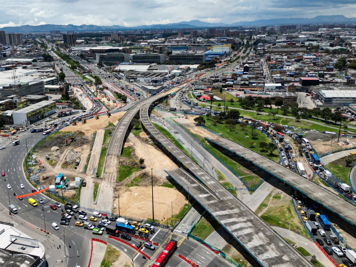 Así fue la implosión EN VIVO de los puentes de la Avenida Américas con Calle 13 en Bogotá: video