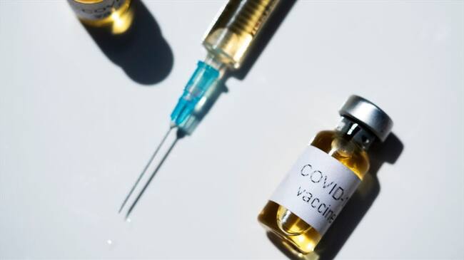 La empresa se comprometió a entregar hasta 100 millones de dosis para finales de este año.. Foto: Getty Images