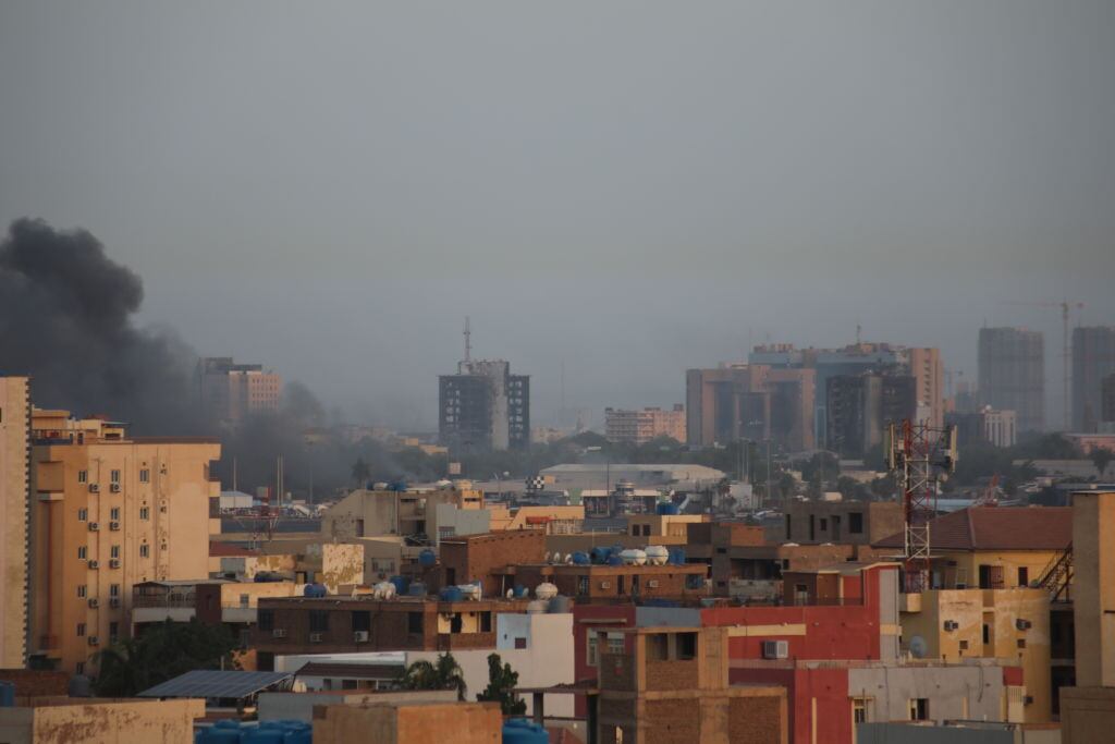 KHARTOUM, SUDAN - APRIL 21: Smoke rises during clashes between the Sudanese Armed Forces and the paramilitary Rapid Support Forces (RSF) on the first day of Eid Al-Fitr in Khartoum, Sudan on April 21, 2023. Around the world, Eid al-Fitr prayer marks the end of the holy fasting month of Ramadan for Muslims. (Photo by Stringer/Anadolu Agency via Getty Images)
