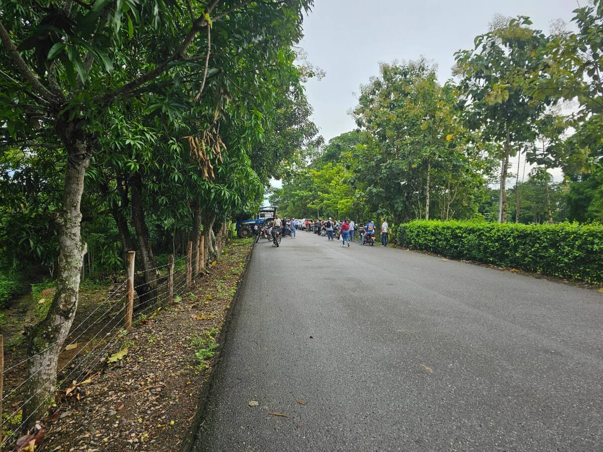 Los arroceros mantienen bloqueo en la vía Montería – Tierralta