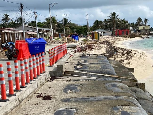 El Invías informó que destinó $1.407 millones para recuperar la transitabilidad en la avenida Circunvalación de la isla de San Andrés. Foto: Cortesía Invías