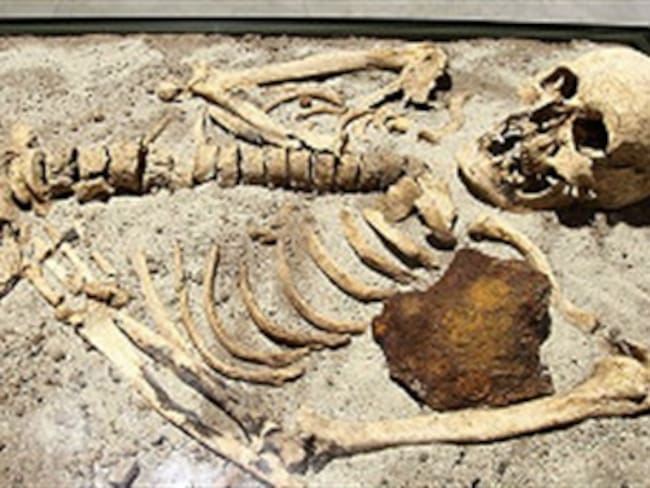 En Bulgaria se encontraron esqueletos atravesados por varas de hierro Foto: BBC Mundo