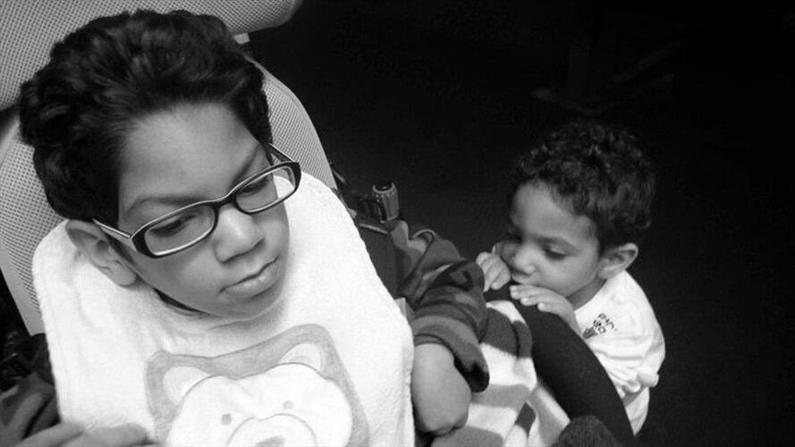 Diamo y su hermano pequeño Lu'ay. Foto: BBC Mundo