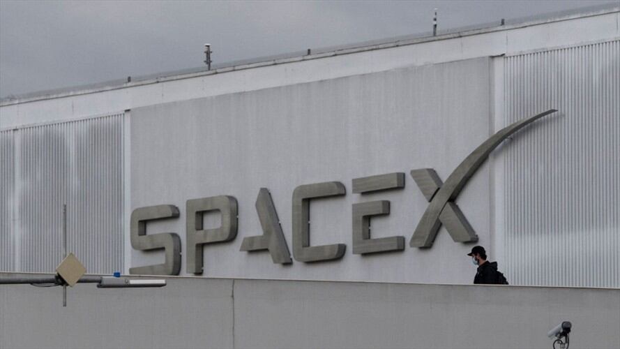 Sin que se dieran cuenta los guardias, 'youtuber' invadió instalación de Spacex. Foto: Getty Images