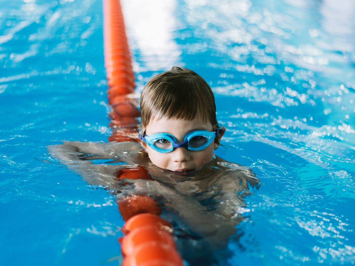 Estos son algunos cursos de natación para niños en Bogotá